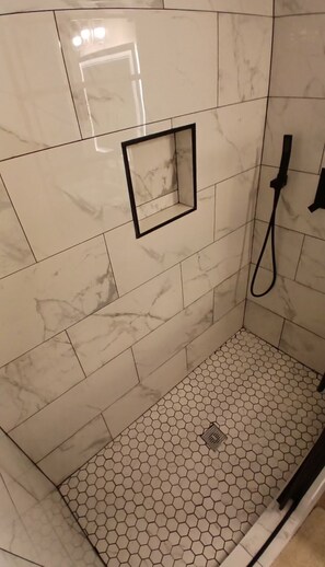 Combined shower/bathtub, hair dryer, towels, soap - Private home on the water w/pool -minutes from the beach and downtown fun!! (Bay St. Louis)