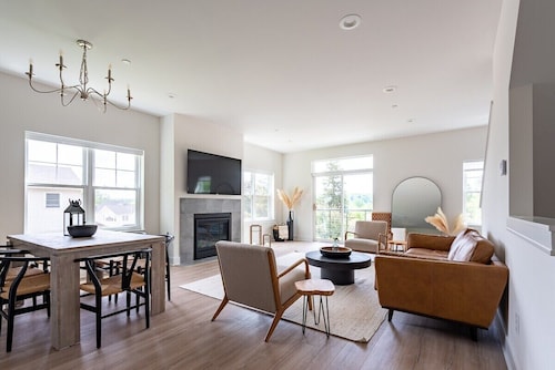 West End Escape |Screened-In Porch |Private Balconies |Lake View |Walking Distance to Public Beach