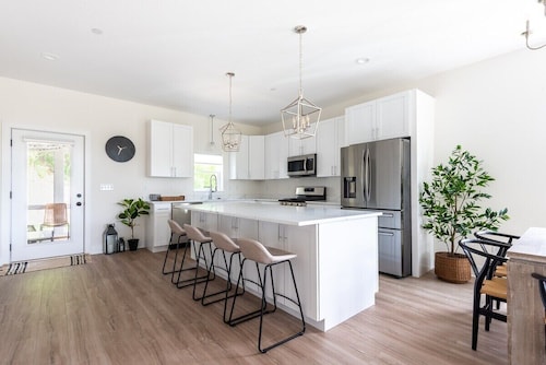 West End Escape |Screened-In Porch |Private Balconies |Lake View |Walking Distance to Public Beach