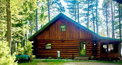 Cozy Eagle River Lakeside Log Cabin on Sunset Lake