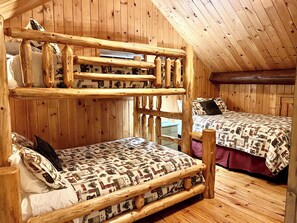 5 bedrooms, iron/ironing board, free WiFi, bed sheets