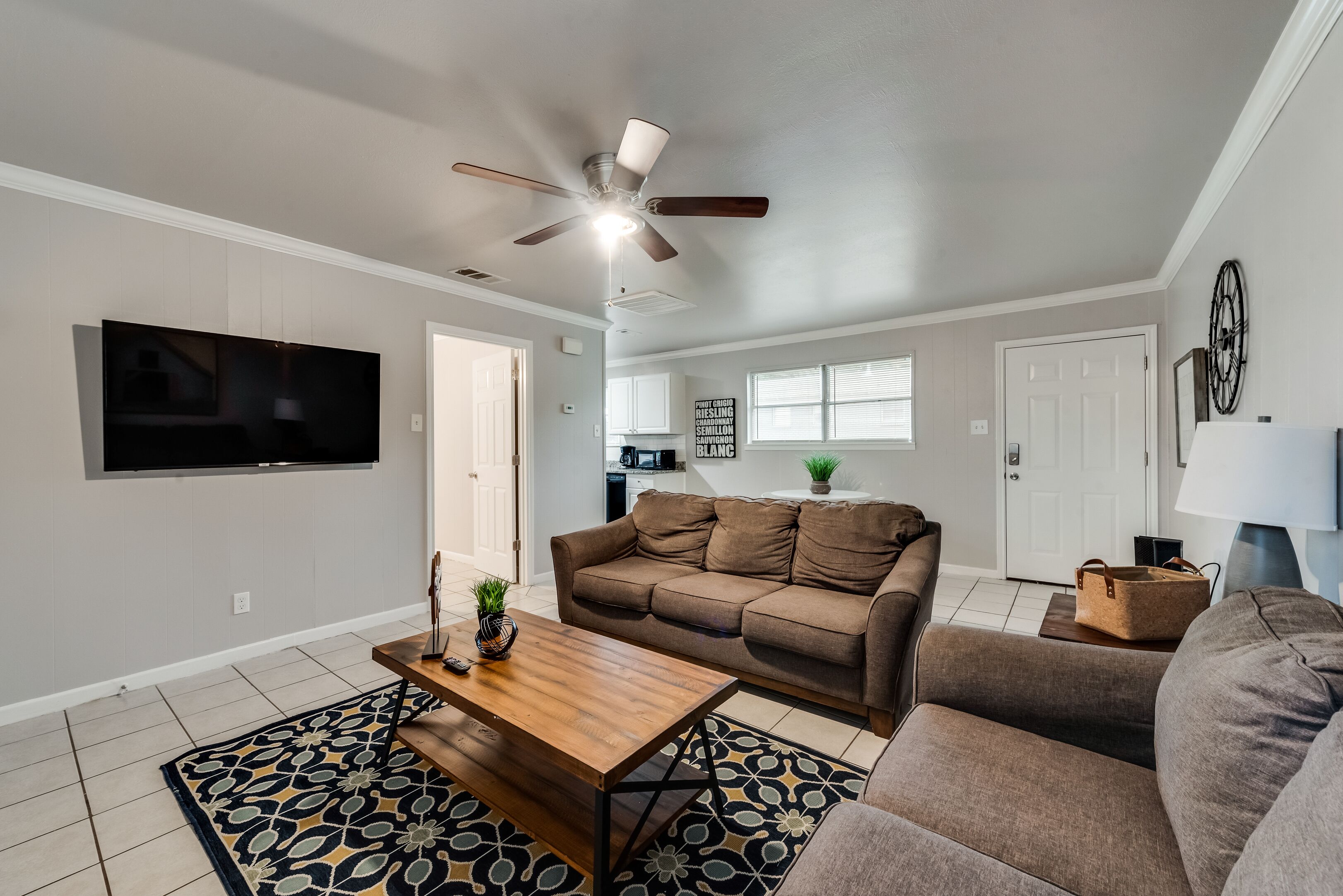 Great Spot - Great Location - 5 Min. to Downtown!