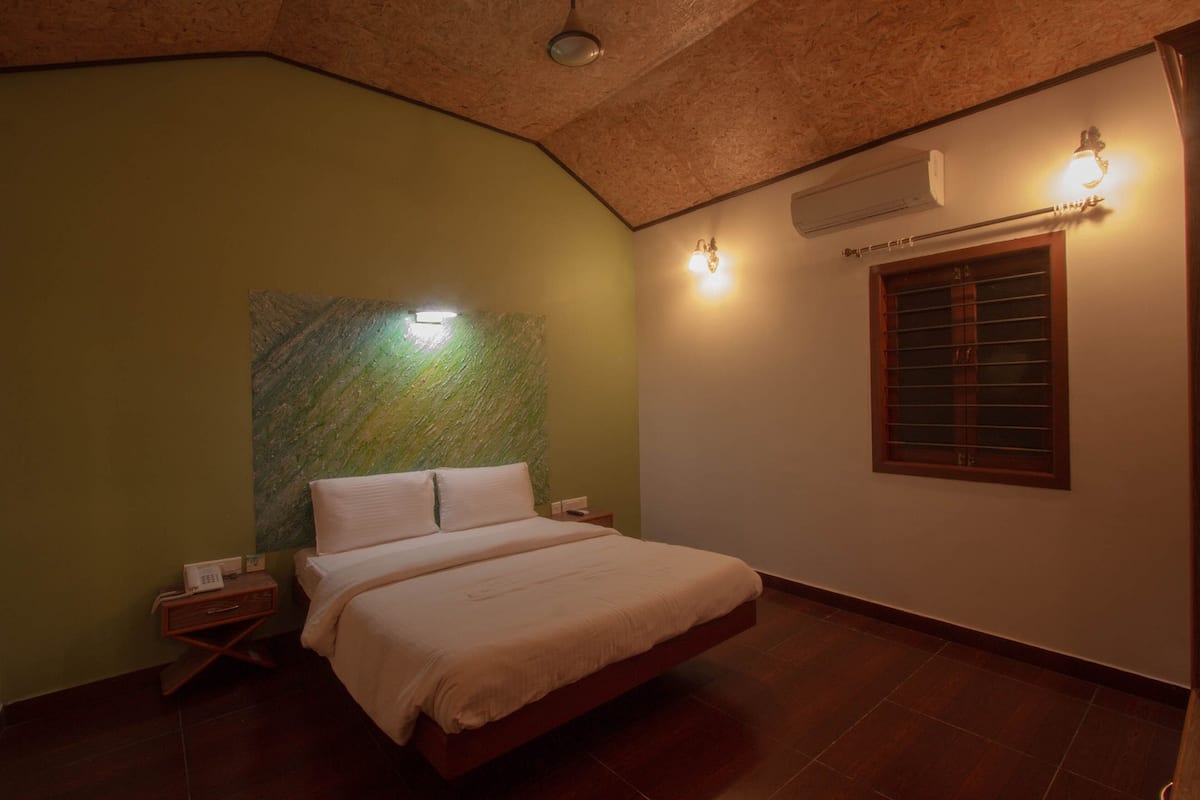 Ropa de cama de alta calidad, escritorio, wifi gratis