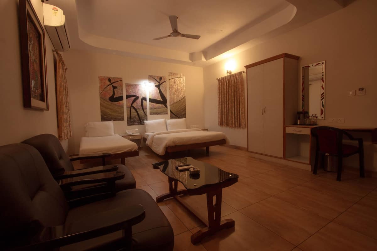 Executive Triple Room | 1 bedroom, premium bedding, individually furnished, desk