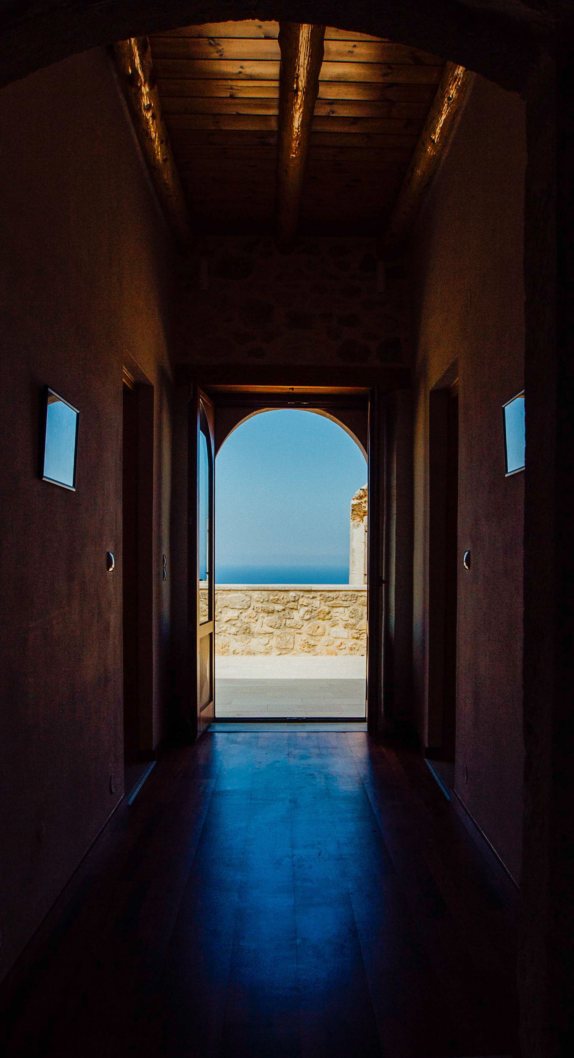 المنشأة من الداخل