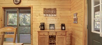 Woodland Cabin Getaway w/FirePit, HotTub, GameRoom Edit