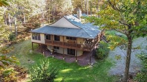 Exterior - Woodland Cabin Getaway w/FirePit, HotTub, GameRoom Edit (Canadensis)