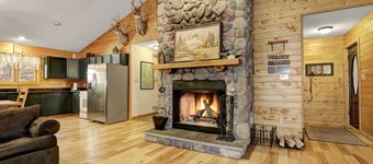 Woodland Cabin Getaway w/FirePit, HotTub, GameRoom Edit