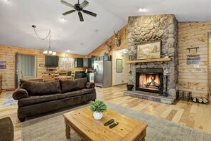 Smart-TV, Kamin, Tischfußball, Bücher