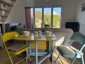 Dining - Idyllic coastal cottage with private beach hut - Sea Rose Cottage (Kingsdown)