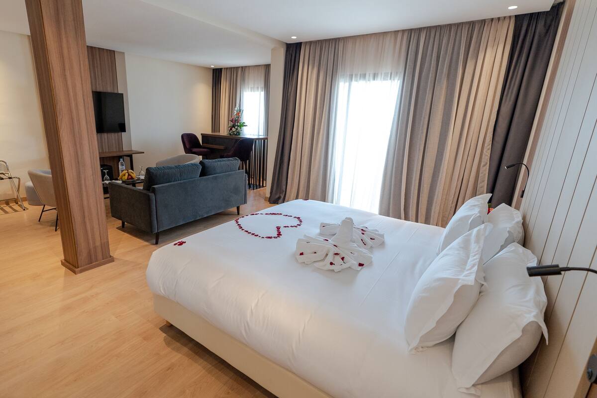executive suite | in-room safe, free wifi