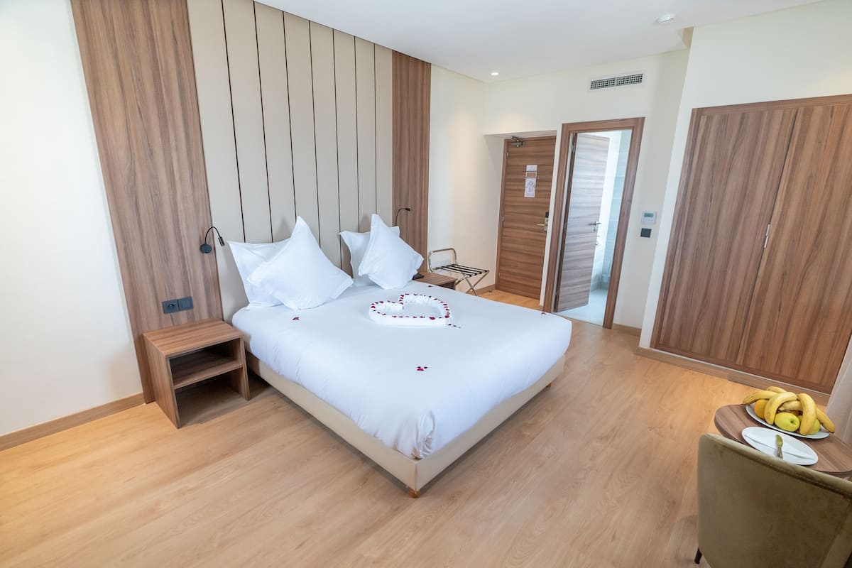 city room | in-room safe, free wifi