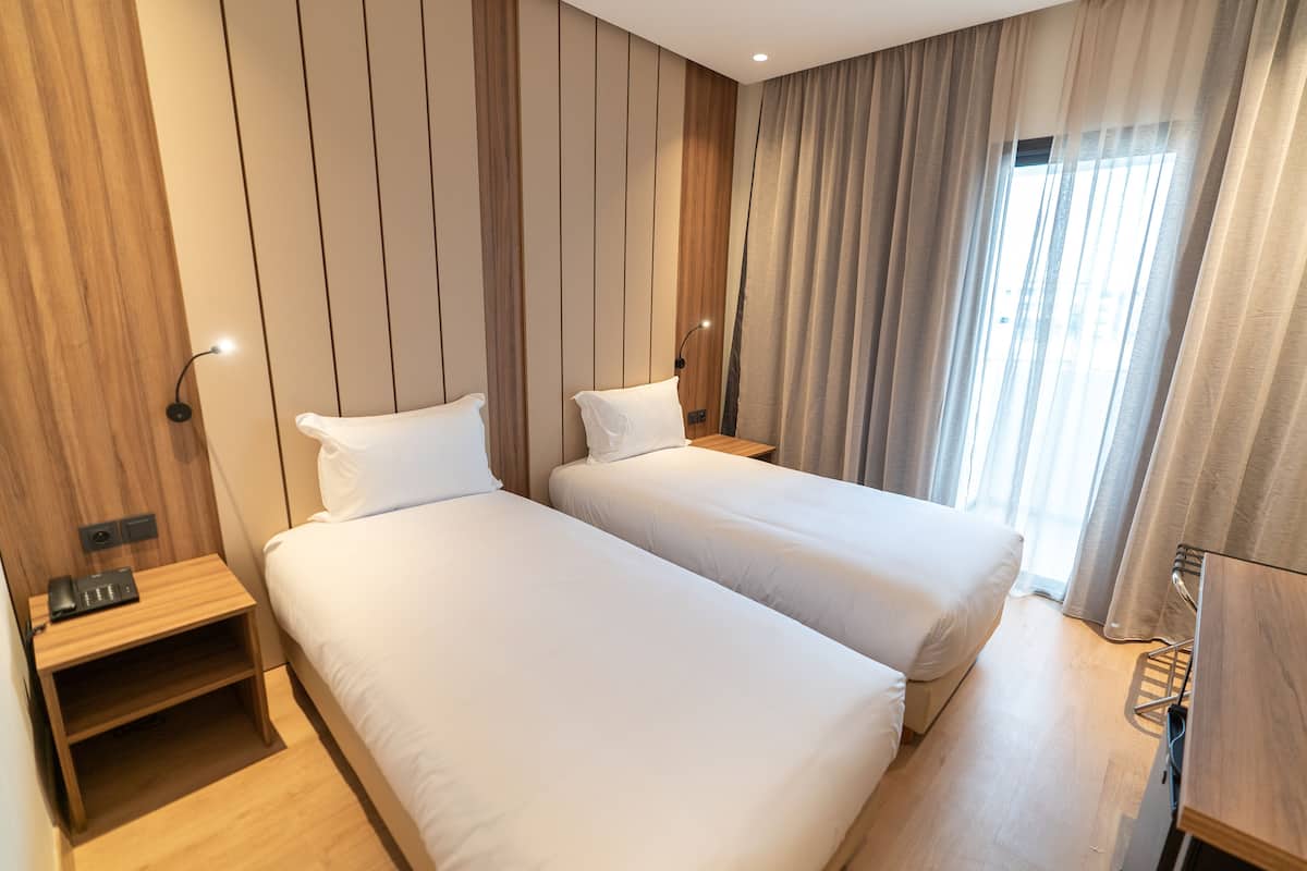 basic single room | in-room safe, free wifi