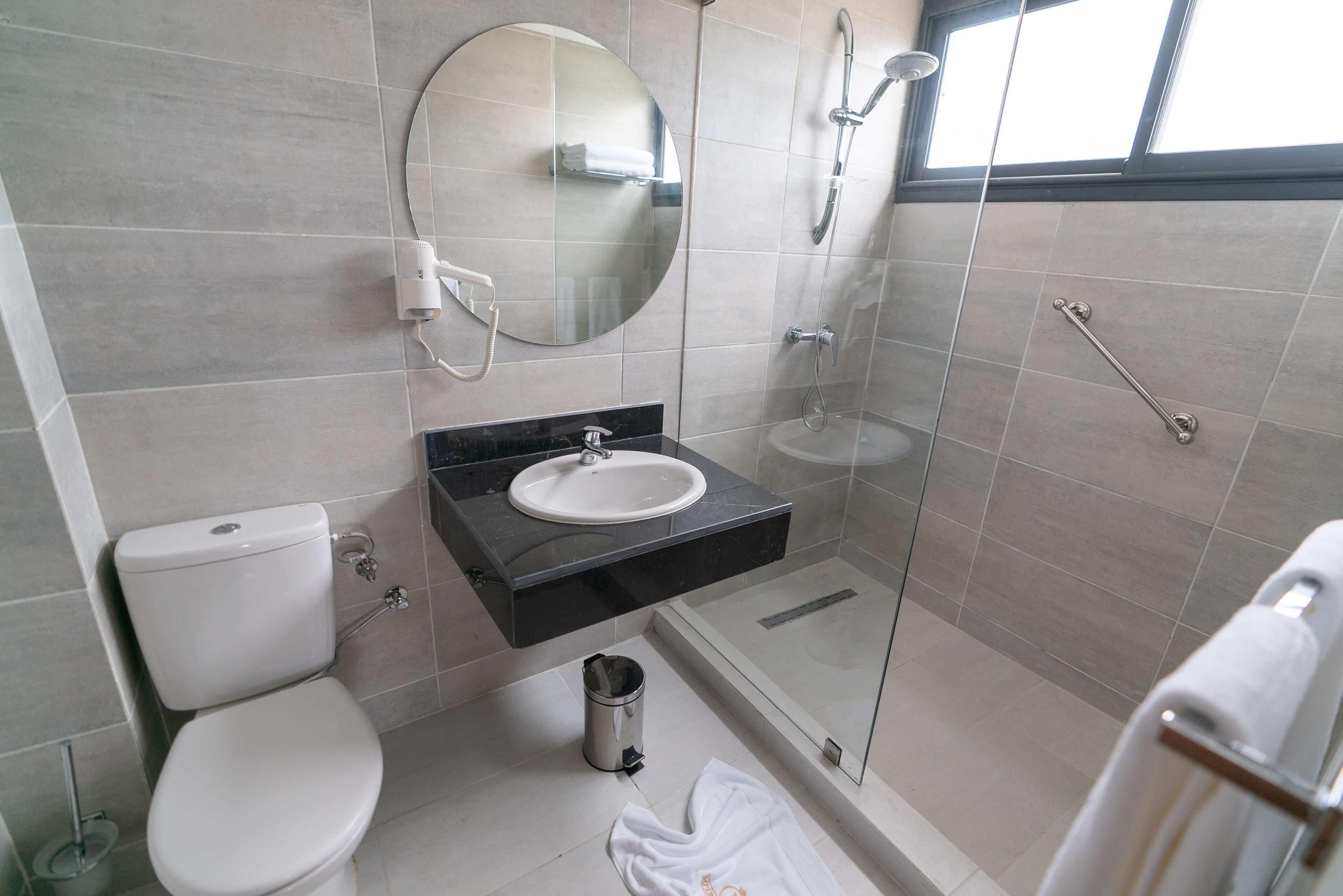 city room | bathroom