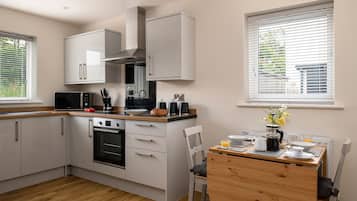 KĂŒhlschrank, Mikrowelle, Ofen, Herdplatte