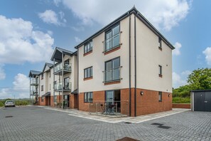 Exterior - Trearddur bay - Ground floor new build apartment blue flag beach 3 mins (Trearddur Bay)