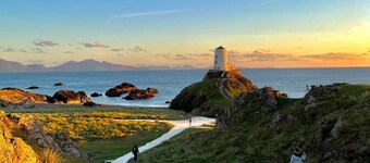 Trearddur bay - Ground floor new build apartment blue flag beach 3 mins