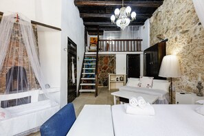 3 bedrooms, iron/ironing board, free WiFi, bed sheets - Antonia's rustic house - Old town view (Ρέθυμνο)