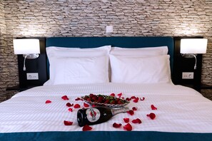 1 makuuhuone, allergiatestatut vuodevaatteet, tallelokero huoneessa