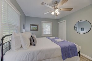 3 bedrooms, iron/ironing board, WiFi, bed sheets