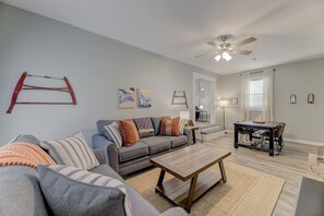 TV, fireplace - Fort Jackson Family Abode 3BD 2BA Home RENOVATED (Columbia)