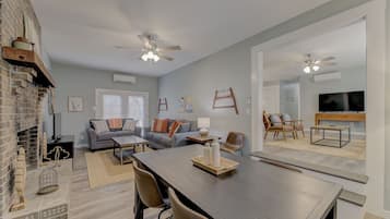 Télévision, cheminée