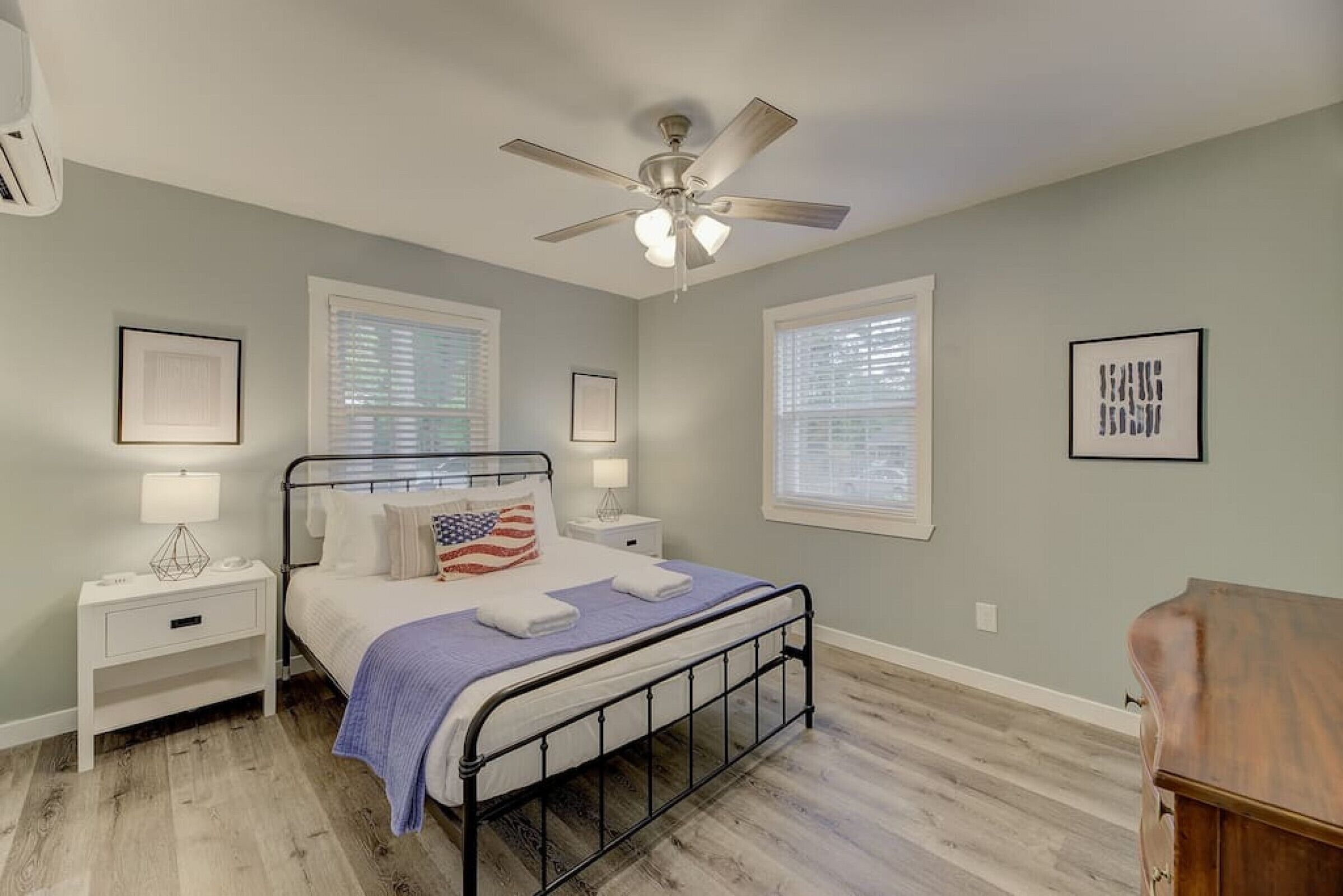 3 soverom, strykejern/-brett, wi-fi og sengetøy