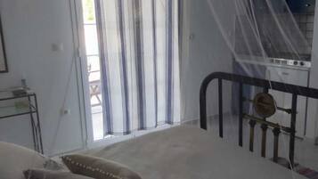 1 chambre, fer et planche Ă repasser, Wi-Fi, draps fournis