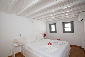 Deluxe Duplex (2) | 2 bedrooms, Egyptian cotton sheets, premium bedding, memory foam beds - Alessios Mykonian Downtown Houses (Mykonos)