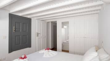 Deluxe Duplex (2) | 2 bedrooms, Egyptian cotton sheets, premium bedding, memory-foam beds