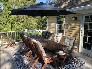 Outdoor dining - Private home, sleeps 8, beautiful outdoor living, quick walk to the beach. (Brewster)