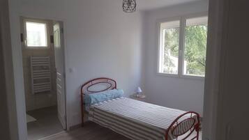 3 chambres, fer et planche Ă repasser, Wi-Fi gratuit, draps fournis