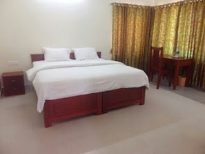1 bedroom, desk, iron/ironing board, rollaway beds