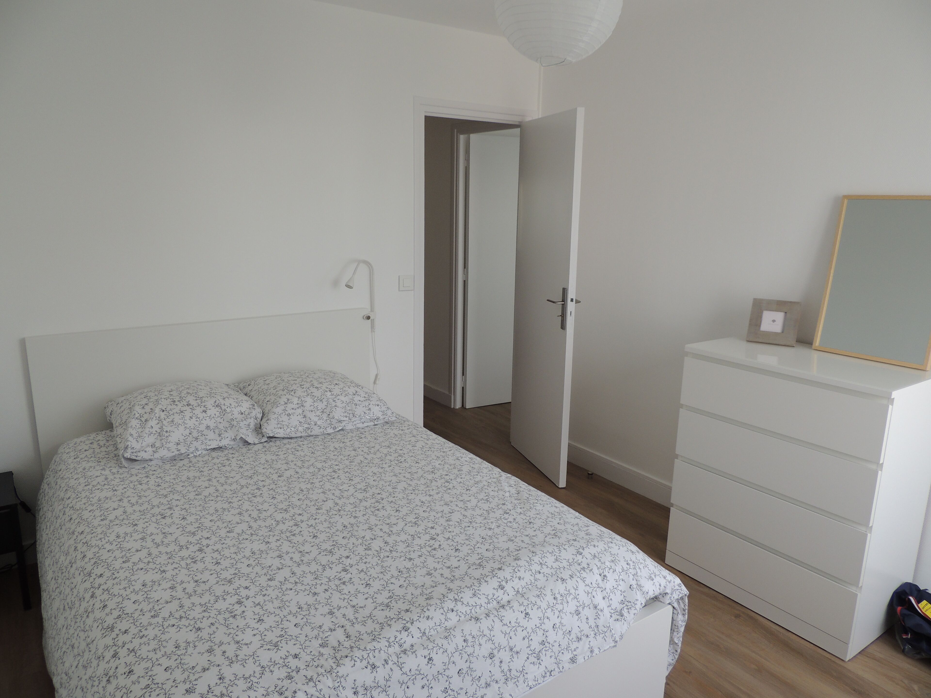 2 slaapkamers, een bureau, een strijkplank/strijkijzer, gratis wifi