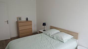 2 chambres, bureau, fer et planche à repasser, Wi-Fi gratuit