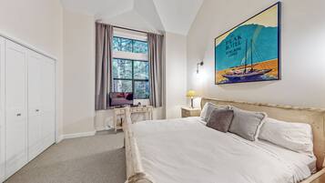 4 bedrooms, iron/ironing board, travel cot, free WiFi