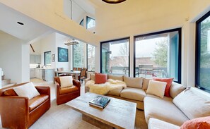 Smart TV, fireplace