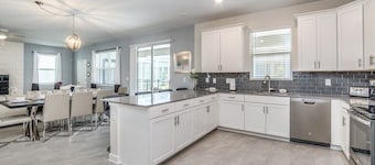 Luxury 6 Bedroom 5 Bathroom Gated Resort Villa Close to Disney
