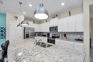 Microwave, oven, dishwasher, coffee/tea maker