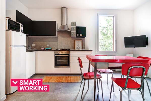 Fridge, microwave, oven, coffee/tea maker