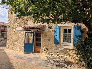 Outdoor dining - L'angélus, charming gîte in the heart of the old village of Sablet (Sablet)