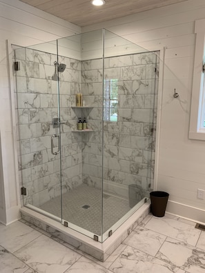 Combined shower/tub, hair dryer, towels, soap