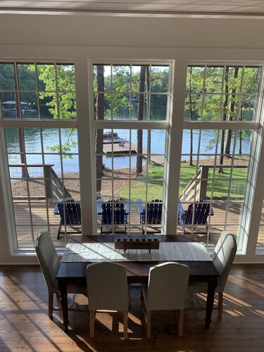 Serene Lake Martin luxury retreat (located in Eclectic)