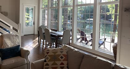 Serene Lake Martin luxury retreat (located in Eclectic)
