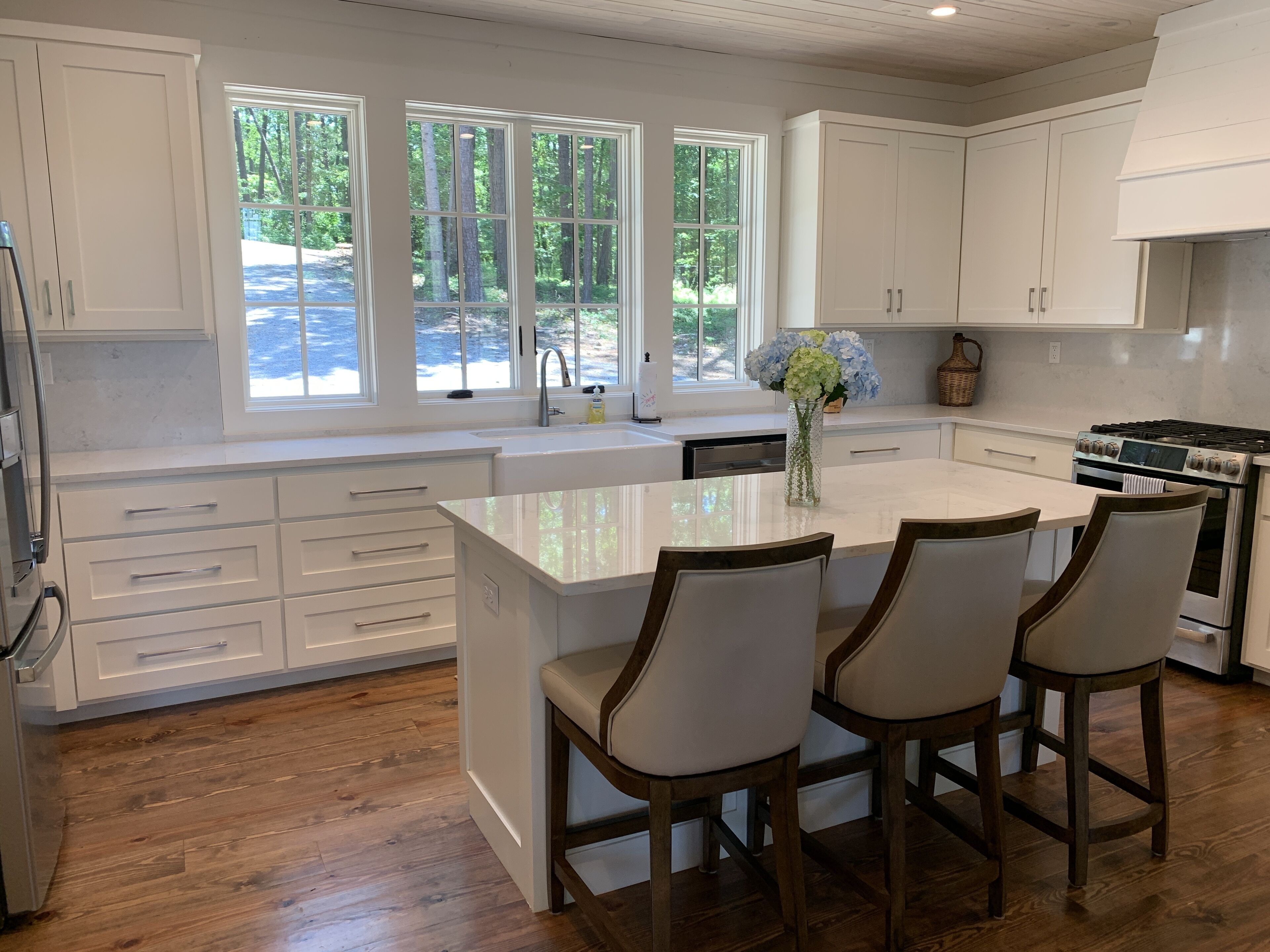 Serene Lake Martin luxury retreat (located in Eclectic)