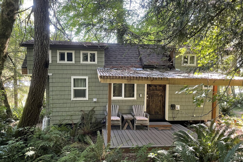 The Hideaway Tiny House in the Woods