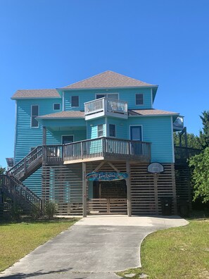 Exterior - Soundside, 5 min walk to the beach, 6 private decks, shared pool and pickleball (Avon)