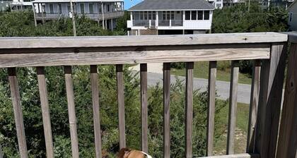 Soundside, 5 min walk to the beach, 6 private decks, shared pool and pickleball