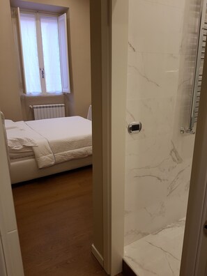 3 bedrooms, desk, iron/ironing board, free WiFi - NATIONAL LUXURY APARTMENT (Roma)