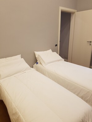 2 bedrooms, desk, iron/ironing board, free WiFi - NATIONAL LUXURY APARTMENT (Roma)